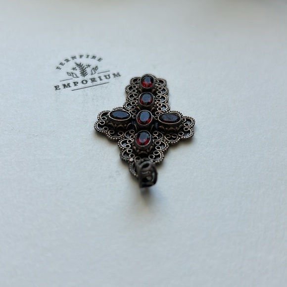Red Garnets set in a Sterling Silver Cross - Picture 6 of 7